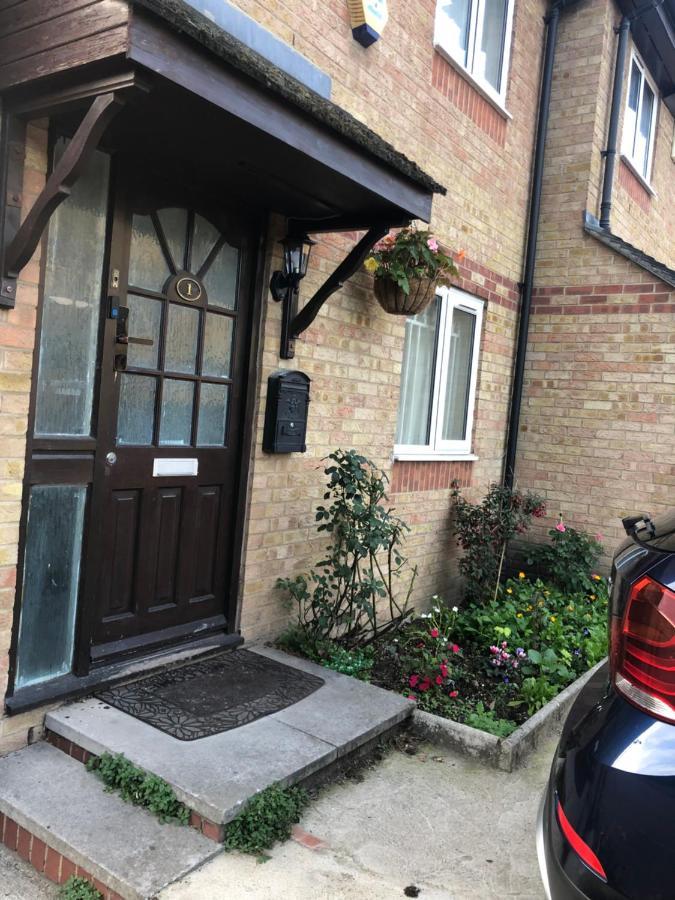 Cheerful 4 Bedroom House With Garden Free Parking Londra Esterno foto