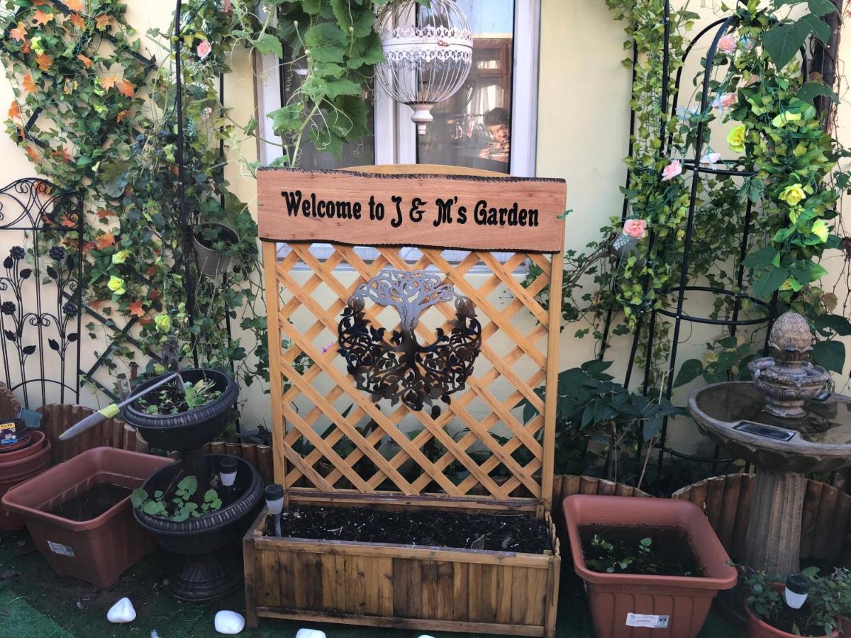 Cheerful 4 Bedroom House With Garden Free Parking Londra Esterno foto