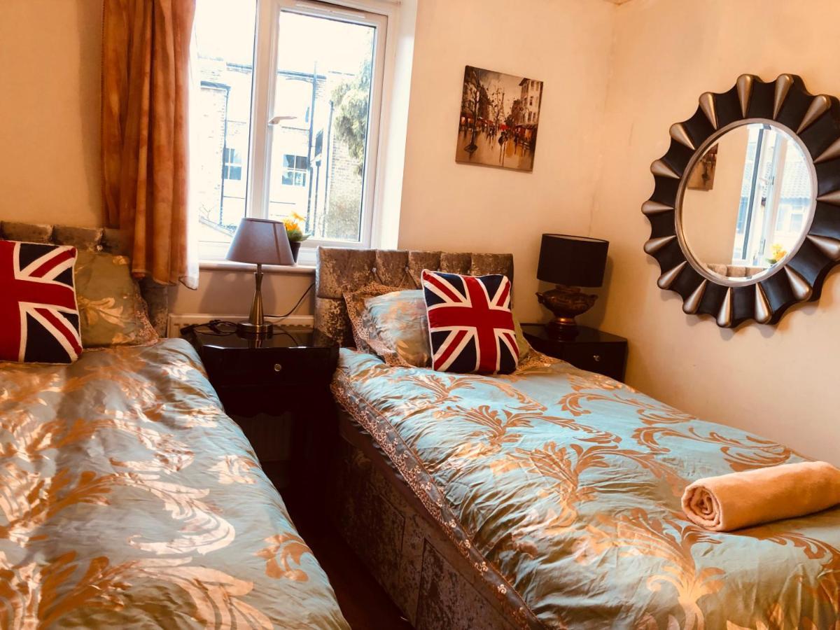 Cheerful 4 Bedroom House With Garden Free Parking Londra Esterno foto