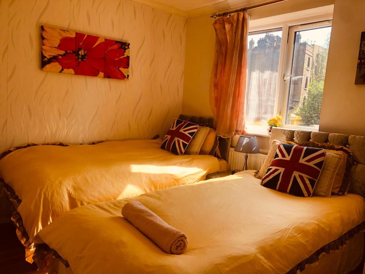 Cheerful 4 Bedroom House With Garden Free Parking Londra Esterno foto