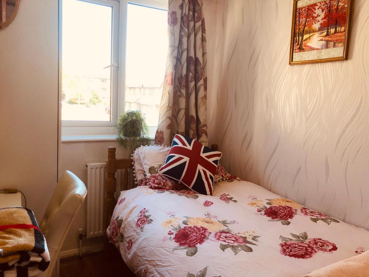 Cheerful 4 Bedroom House With Garden Free Parking Londra Esterno foto